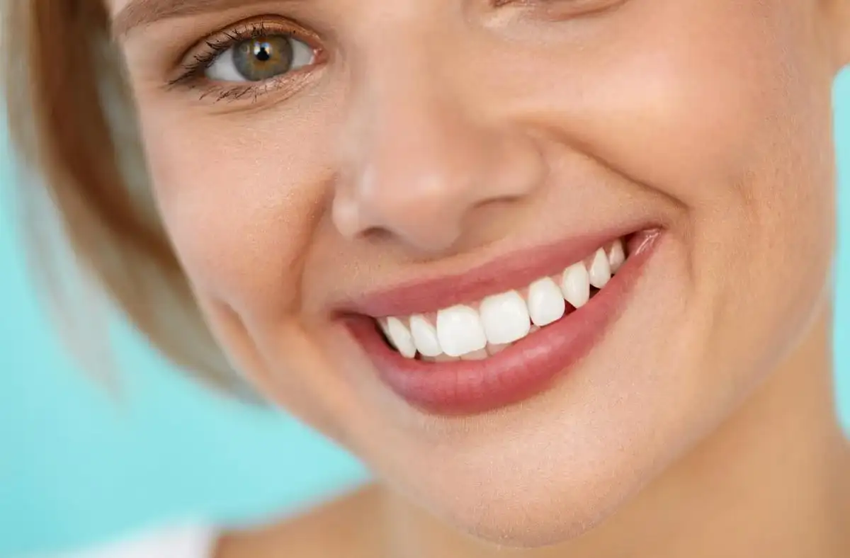 5 Professional Teeth Whitening Alternatives That Really Work!