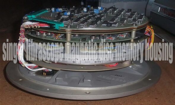 Singer Librascope Magnetic Disc Memory Housing: A Computing Pioneer