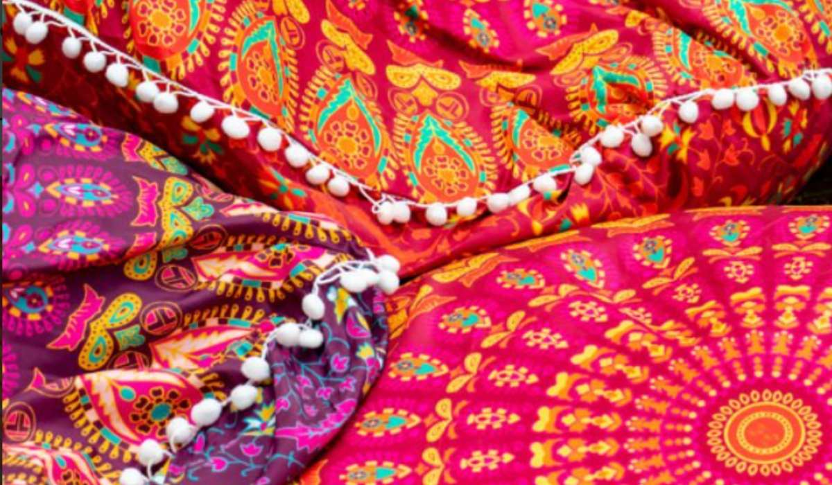 “Indian Textiles: History, Techniques, and the Timeless Art of Handwoven Fabrics”